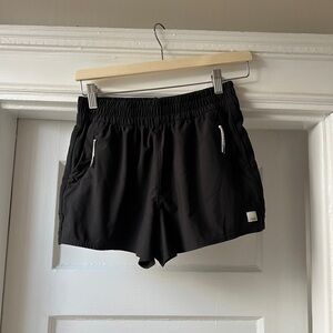 Vuori Shorts